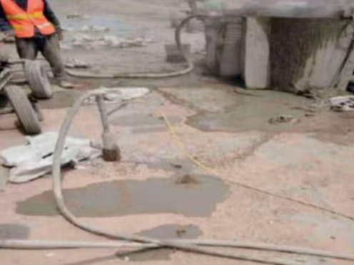 崇阳水泥混凝土路面板底注浆技术 路面脱空注浆整治方案